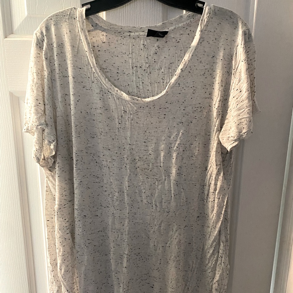 Light gray & black heathered dolphin hem tee with open side slits